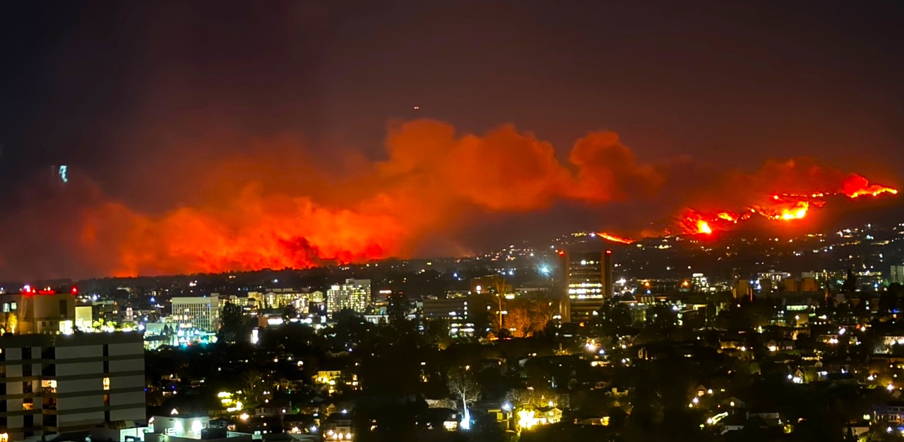 Incendios en Los Angeles dejan 10 fallecidos