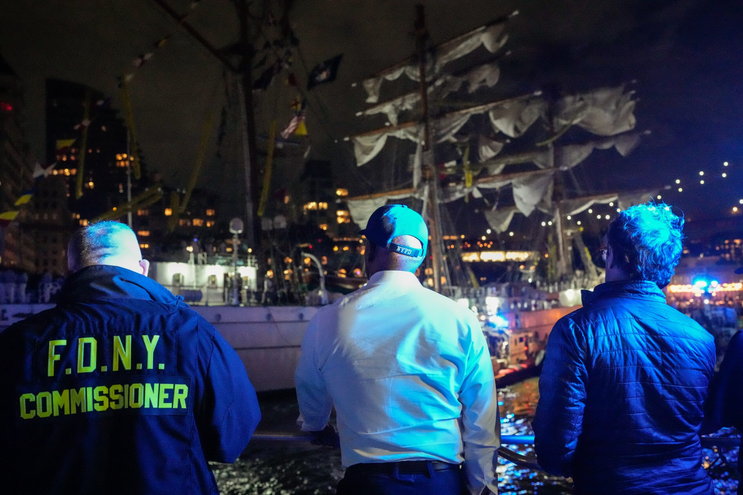 Tragedia en Nueva York: Buque de la Armada Mexicana choca contra el Puente de Brooklyn y deja dos muertos