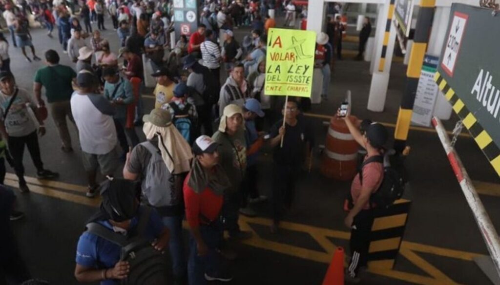 MANISFESTANTES DEL CNTE TOMAN AEROPUERTO INTERNACIONAL DE LA CDMX