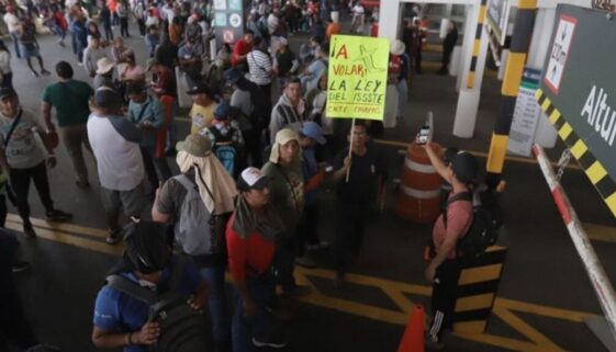 MANISFESTANTES DEL CNTE TOMAN AEROPUERTO INTERNACIONAL DE LA CDMX