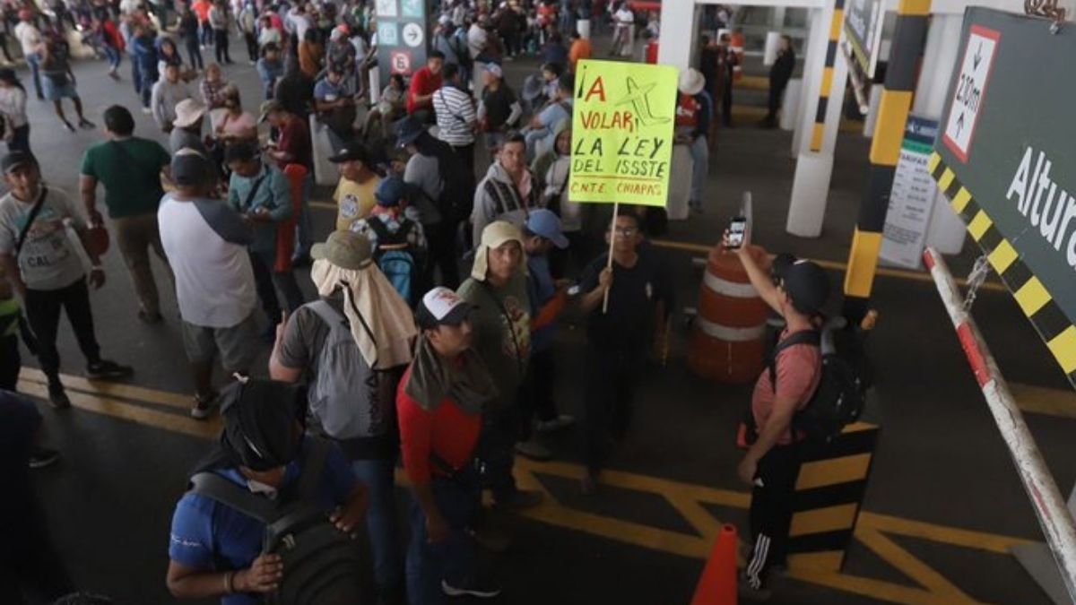 MANISFESTANTES DEL CNTE TOMAN AEROPUERTO INTERNACIONAL DE LA CDMX