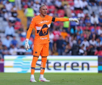 Keylor Navas recibido con grito homofóbico en su debut con Pumas UNAM