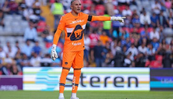 Keylor Navas recibido con grito homofóbico en su debut con Pumas UNAM