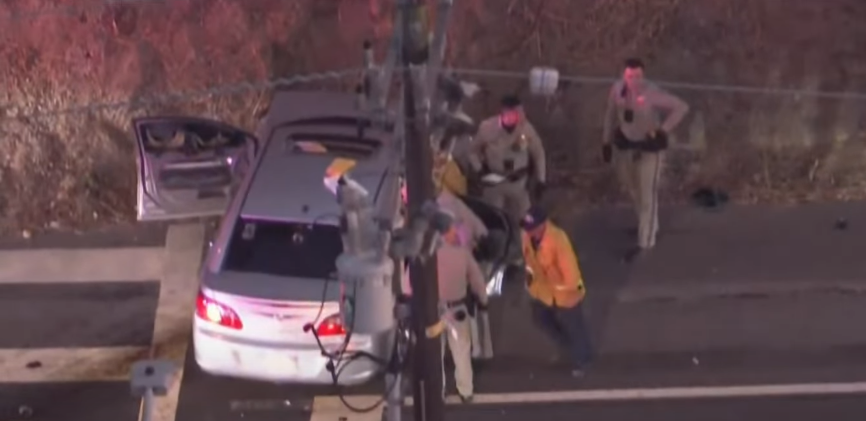 Tres niños rescatados tras persecución y accidente en Malibu por secuestro