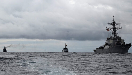 EE.UU. despliega miles de marines y destructores frente a la costa de Venezuela en medio de tensiones con Maduro