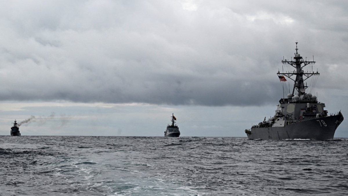 EE.UU. despliega miles de marines y destructores frente a la costa de Venezuela en medio de tensiones con Maduro